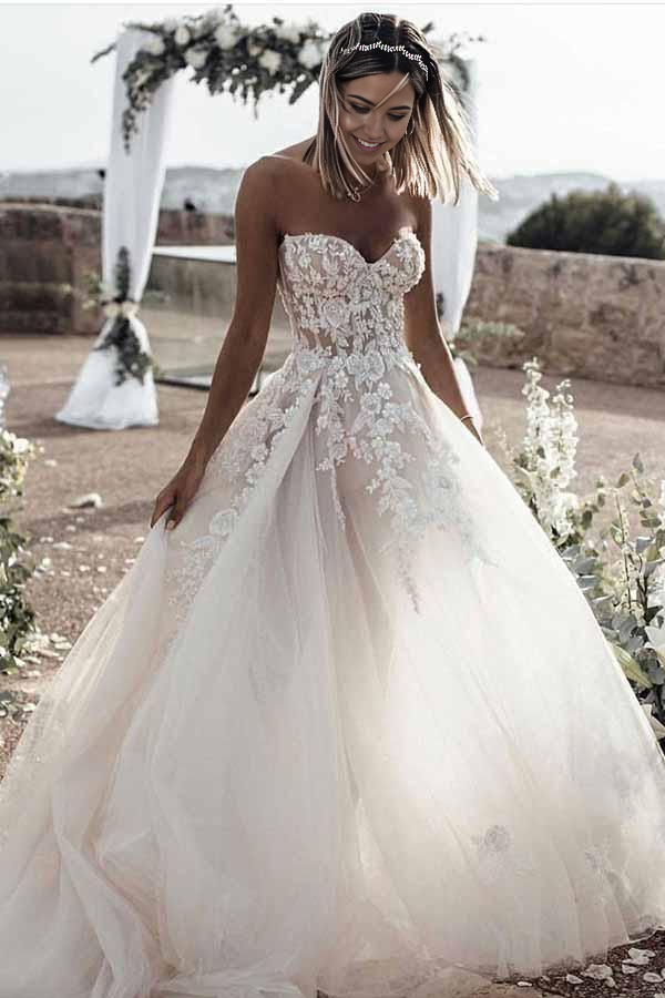 Vestidos de novia de corte A, escote corazón, sin tirantes, espalda abierta, cola larga, apliques de encaje